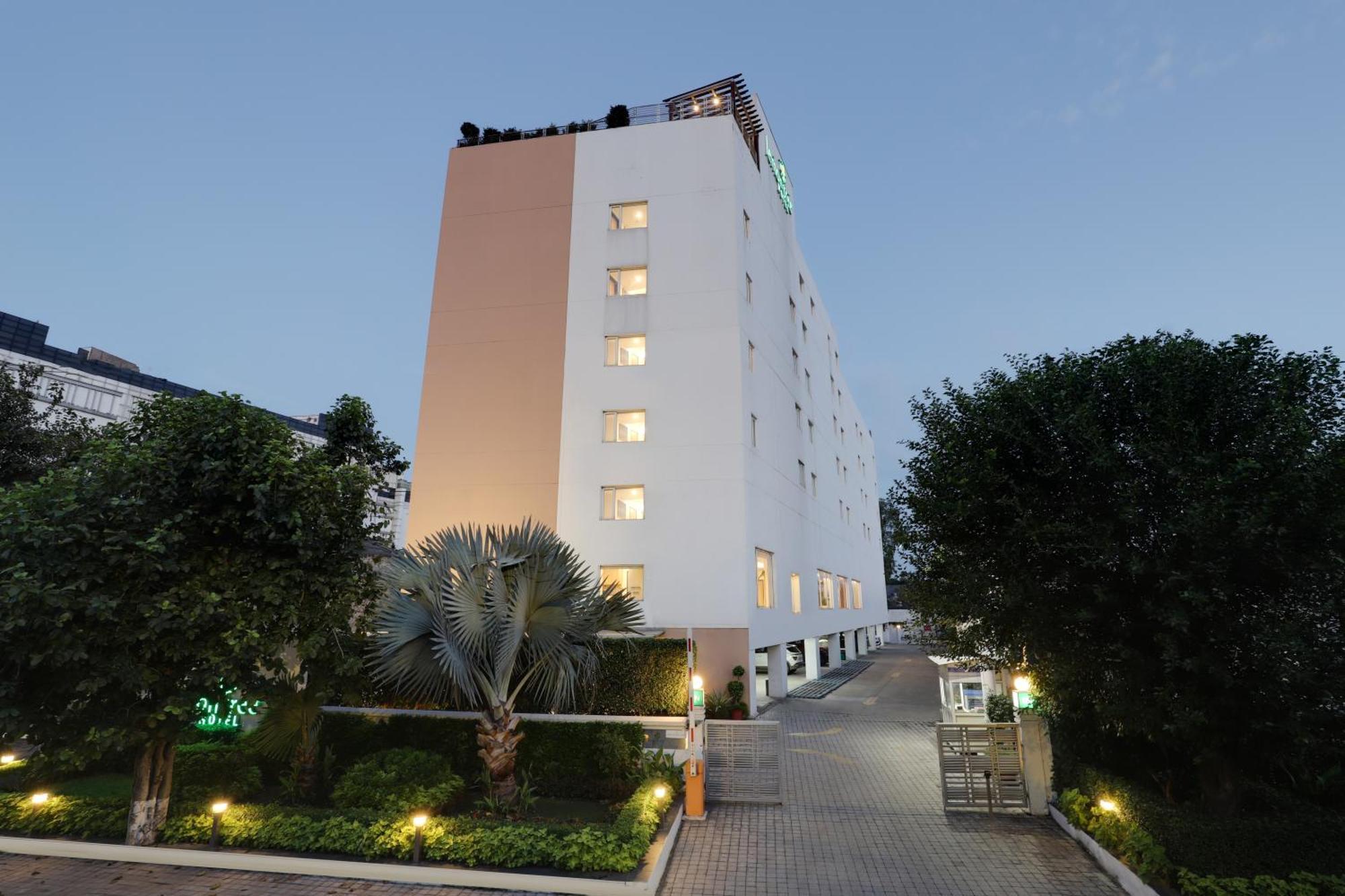 Lemon Tree Hotel Chandīgarh Exteriör bild